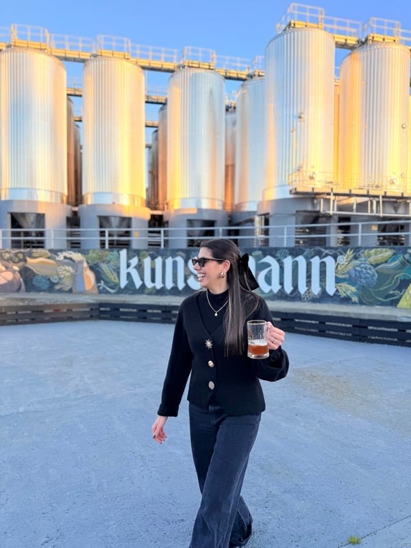 Antonia en una colaboración con Kunstmann