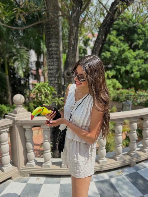 Antonia en una colaboración con LATAM Airlines